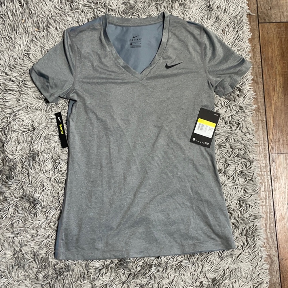 NEW!! NIKE GRAY SLIM FIT T-SHIRT. DRI-FIT. SIZE SMALL. WOMEN’S.